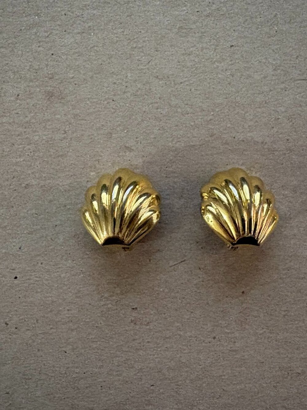 Monet 1980s vintage signed gold plated clam shell clip on earrings